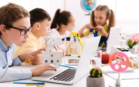 Kurs komputerowy dla dzieci — programowanie czy robotyka?