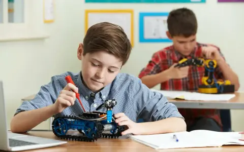 Programowanie dla dzieci — od bloków do kodu tekstowego. Jak dobrać etap?
